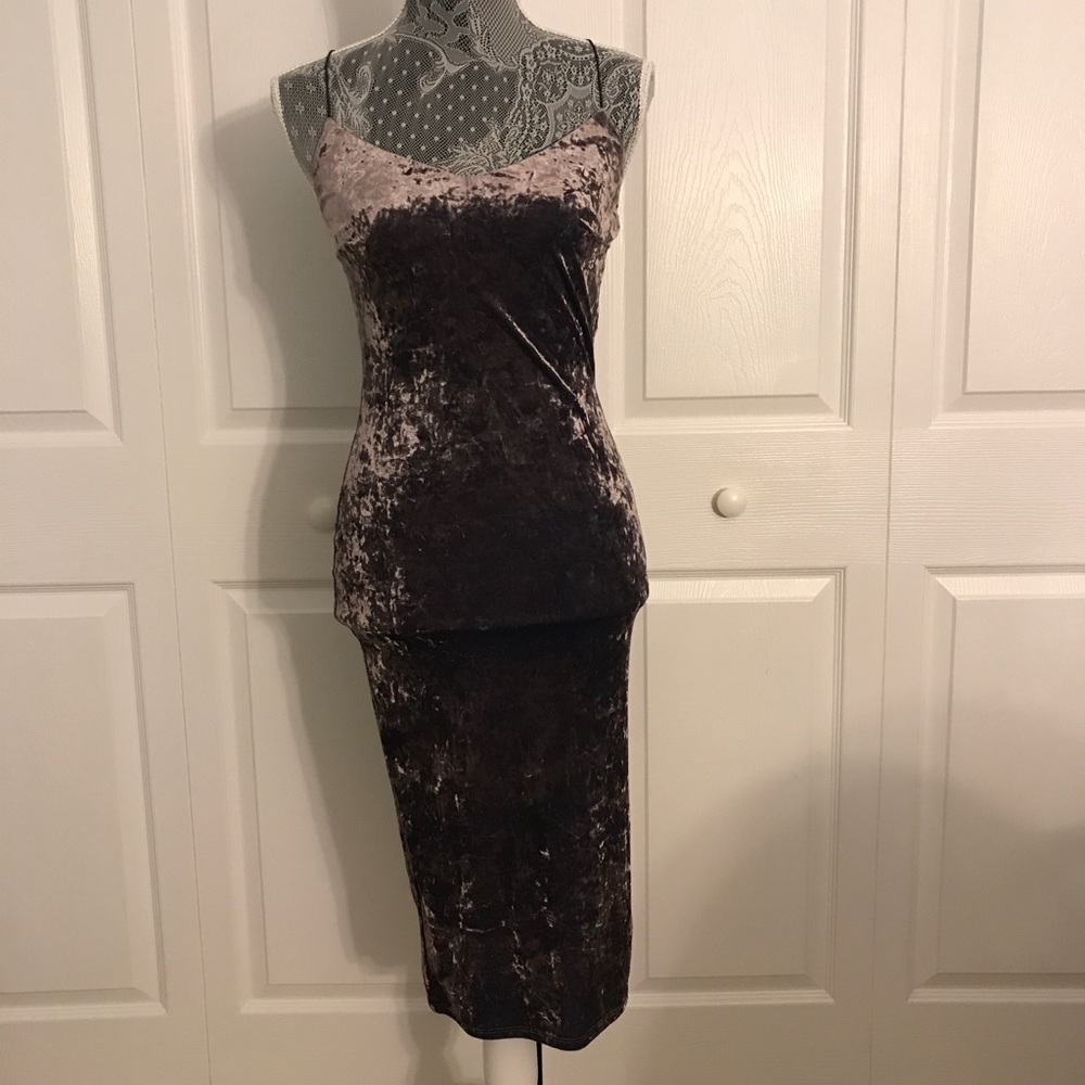 Plum Velvet knee-length body-con dress!